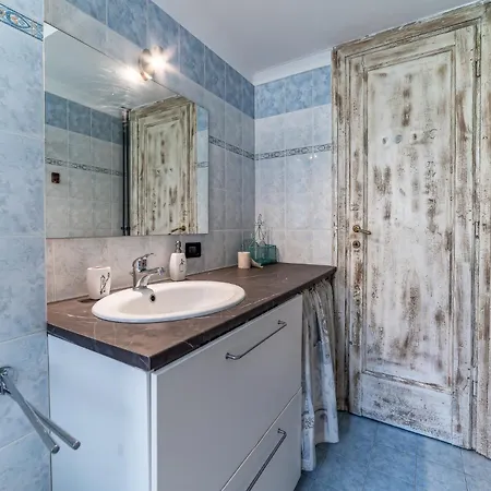 Claudio's Flat - Metro Re Di