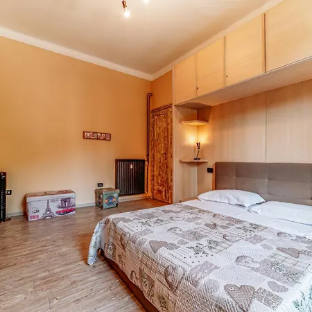 Claudio's Flat - Metro Re Di